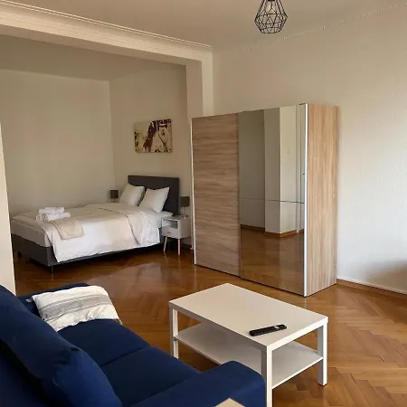 公寓 Quelques 6 Minutes A Pied De La Gare De *