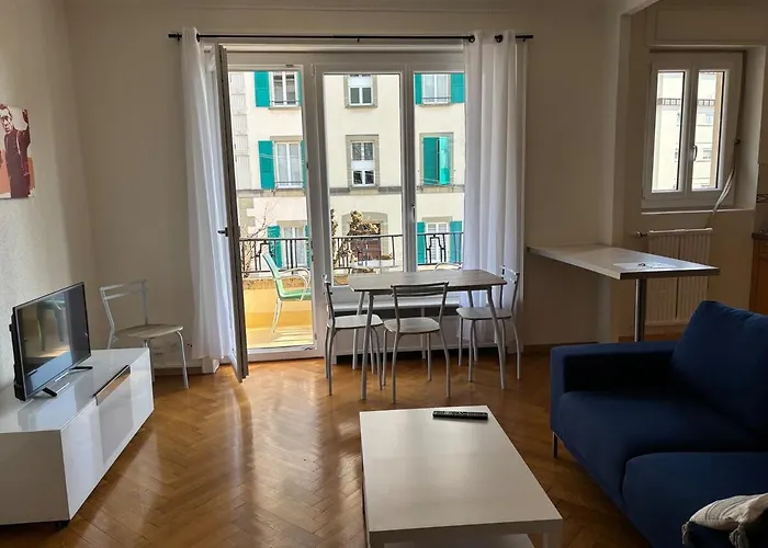 Quelques 6 Minutes A Pied De La Gare De *